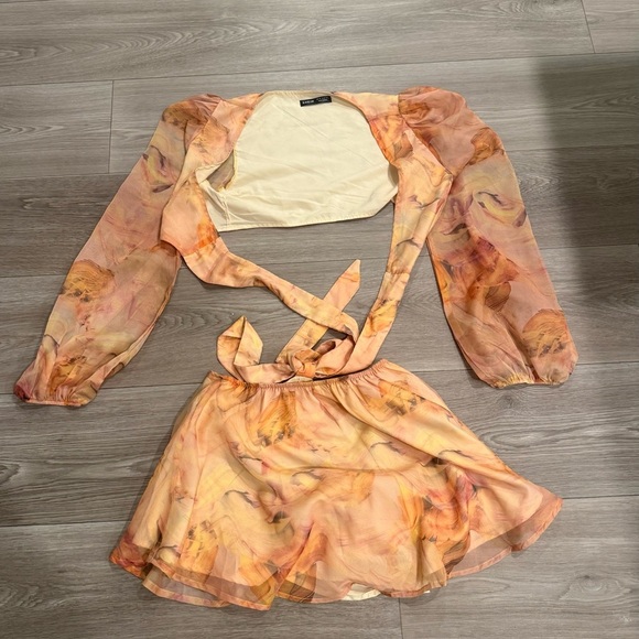 SHEIN X KAREN BARRERA VCAY Lantern Sleeve Knot Cutout Waist Chiffon Romper.XS. - Picture 4 of 7